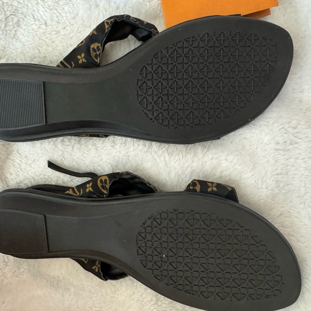 Size 9 - Picture 2 of 5